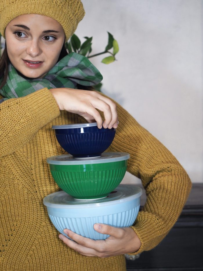 Set 3 Ciotole In Melamina Con Coperchio Colori Azzurro Rosso Verde