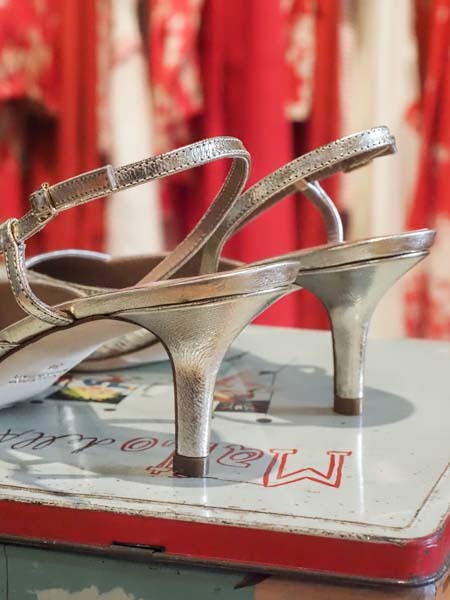 Scarpa modello Chanel a punta in laminato oro Silvia - Cheville