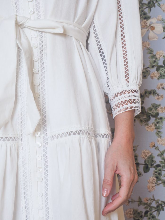 Abito corto con inserti in pizzo macramè - Suncoo