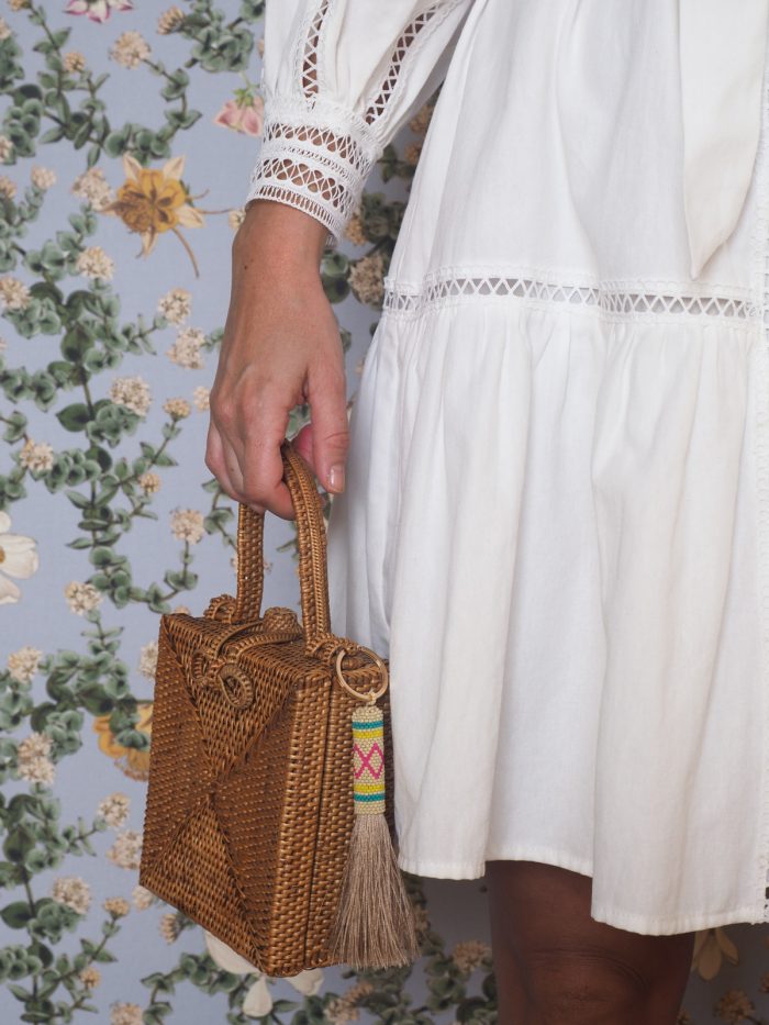 Abito corto con inserti in pizzo macramè - Suncoo