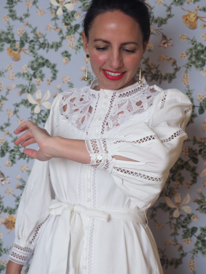 Abito corto con inserti in pizzo macramè - Suncoo