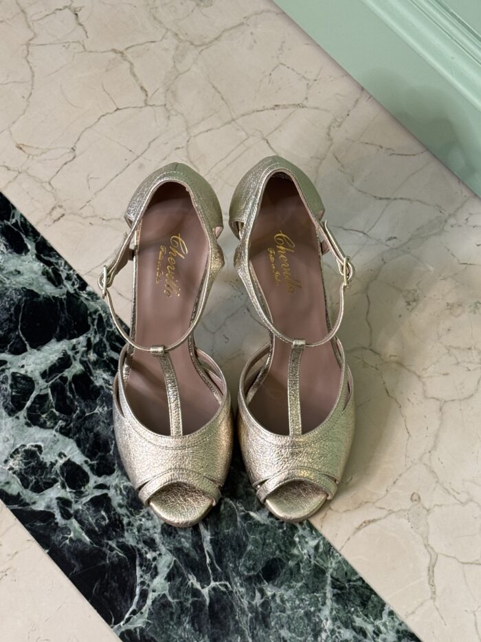 SCARPA GISELDA IN LAMINATO PLATINO - CHEVILLE